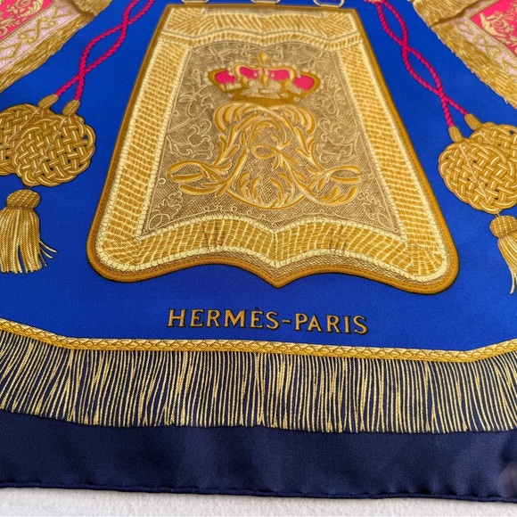 [SOLD]  Authentic Hermès “Poste et Cavalerie” Silk Scarf - Picture 7 of 13